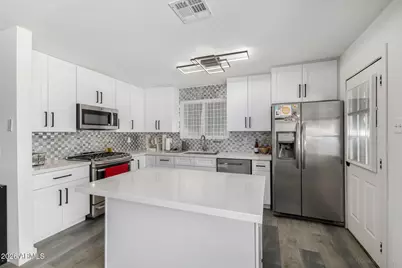 2419 W Shaw Butte Drive, Phoenix, AZ 85029 - Photo 17