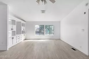 2921 E Oraibi Dr, Phoenix, AZ 85050 - Photo 7