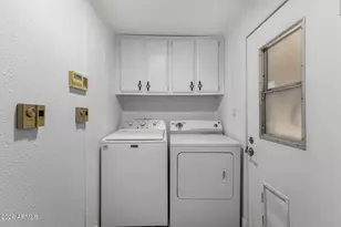 2921 E Oraibi Dr, Phoenix, AZ 85050 - Photo 27