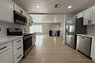 429 E Greenway Dr, Tempe, AZ 85282 - Photo 9