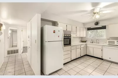 10431 W Tumblewood Drive, Sun City, AZ 85351 - Photo 9