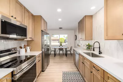 10822 W Roundelay Circle, Sun City, AZ 85351 - Photo 5