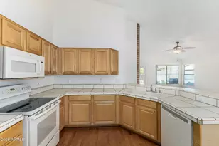 8438 W Paradise Dr, Peoria, AZ 85345 - Photo 19