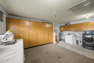 10708 W Camelot Cir, Sun City, AZ 85351 - Photo 27