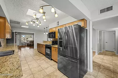 10708 W Camelot Circle, Sun City, AZ 85351 - Photo 13