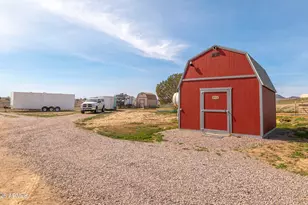 1285 W Kings Ct, Paulden, AZ 86334 - Photo 9