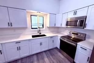 1009 E Chipman Rd, Phoenix, AZ 85040 - Photo 9