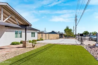 9845 N 15th Avenue, Phoenix, AZ 85021 - Photo 3