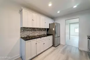 2031 N 28th Pl, Phoenix, AZ 85008 - Photo 11