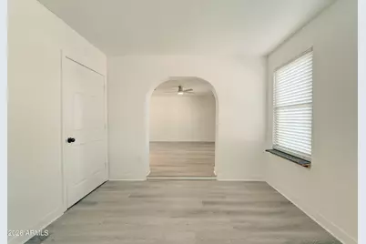 2031 N 28th Place, Phoenix, AZ 85008 - Photo 9