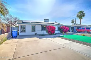 2031 N 28th Pl, Phoenix, AZ 85008 - Photo 3