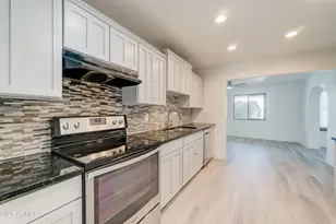 2031 N 28th Pl, Phoenix, AZ 85008 - Photo 13