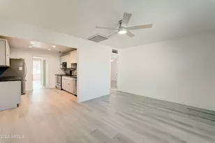 2031 N 28th Pl, Phoenix, AZ 85008 - Photo 7