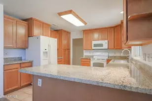 10037 N 37th Dr, Phoenix, AZ 85051 - Photo 11