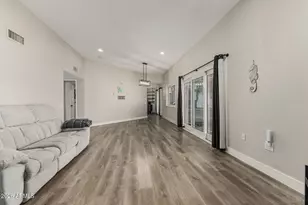 10634 W Hutton Dr, Sun City, AZ 85351 - Photo 7