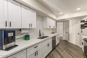 10634 W Hutton Dr, Sun City, AZ 85351 - Photo 11