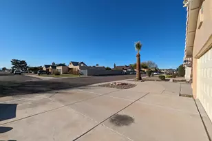 11941 N 69th Ave, Peoria, AZ 85345 - Photo 5