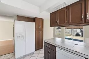 4634 N 77th Dr, Phoenix, AZ 85033 - Photo 13