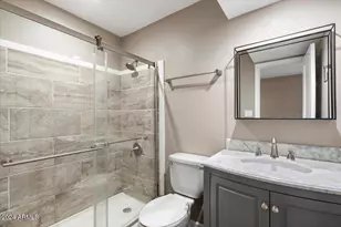 7810 E Keim Dr, Scottsdale, AZ 85250 - Photo 17