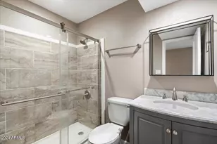 7810 E Keim Dr, Scottsdale, AZ 85250 - Photo 17