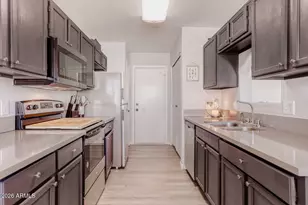 10202 N 87th Ave, Peoria, AZ 85345 - Photo 11
