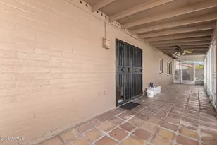 2902 E Claire Dr, Phoenix, AZ 85032 - Photo 27