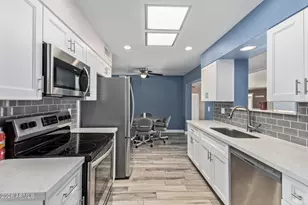 10731 W Tropicana Cir, Sun City, AZ 85351 - Photo 15