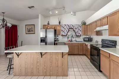 8922 W Monte Vista Road, Phoenix, AZ 85037 - Photo 9