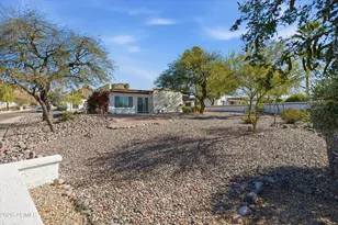 1301 E Canterbury Dr, Phoenix, AZ 85022 - Photo 23