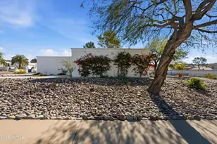 1301 E Canterbury Dr, Phoenix, AZ 85022 - Photo 33
