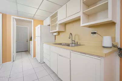 10874 W Coggins Drive, Sun City, AZ 85351 - Photo 15