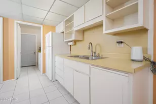 10874 W Coggins Dr, Sun City, AZ 85351 - Photo 15