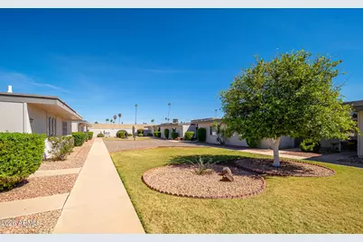 10874 W Coggins Drive, Sun City, AZ 85351 - Photo 23