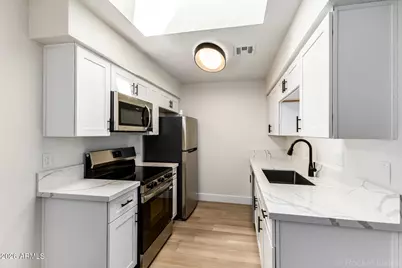 522 W Blackhawk Drive #3, Phoenix, AZ 85027 - Photo 9