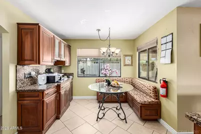 11051 N 44th Court, Phoenix, AZ 85028 - Photo 9