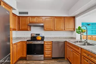 2045 W Corrine Dr, Phoenix, AZ 85029 - Photo 3