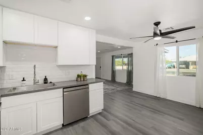 3030 N 38th Drive, Phoenix, AZ 85019 - Photo 11