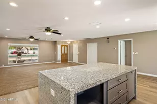 2035 W Waltann Ln, Phoenix, AZ 85023 - Photo 13