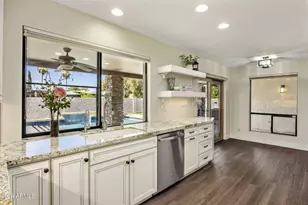 312 E Brook Hollow Dr, Phoenix, AZ 85022 - Photo 11