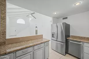 2225 E Catalina Dr, Phoenix, AZ 85016 - Photo 13
