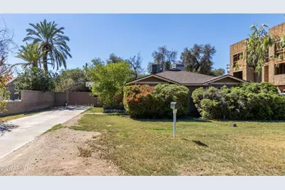 2226 N 28th Street, Phoenix, AZ 85008 - Photo 1