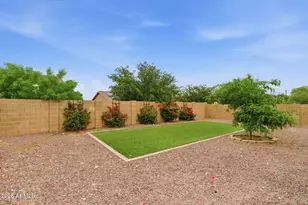 17646 W Maya Way, Surprise, AZ 85387 - Photo 21