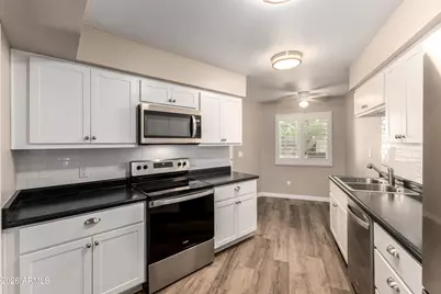 10921 W Coggins Drive, Sun City, AZ 85351 - Photo 11