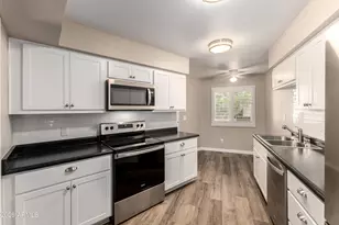 10921 W Coggins Dr, Sun City, AZ 85351 - Photo 11
