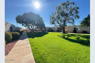 10949 W Coggins Drive, Sun City, AZ 85351 - Photo 9