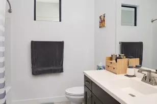 812 E Summerside Rd, Phoenix, AZ 85042 - Photo 31