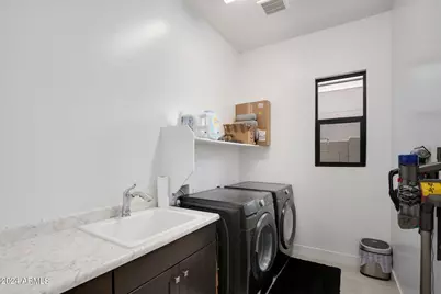 812 E Summerside Road, Phoenix, AZ 85042 - Photo 39