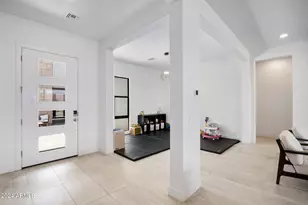 812 E Summerside Rd, Phoenix, AZ 85042 - Photo 9