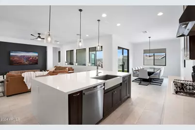 812 E Summerside Road, Phoenix, AZ 85042 - Photo 13