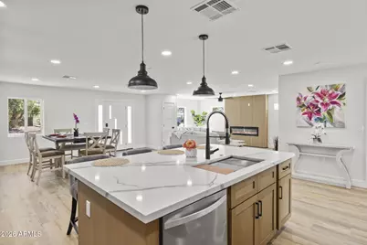 8632 E Highland Avenue, Scottsdale, AZ 85251 - Photo 7